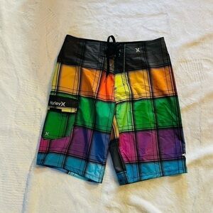 𝅺HURLEY men’s shorts size 30 like new condition color multi